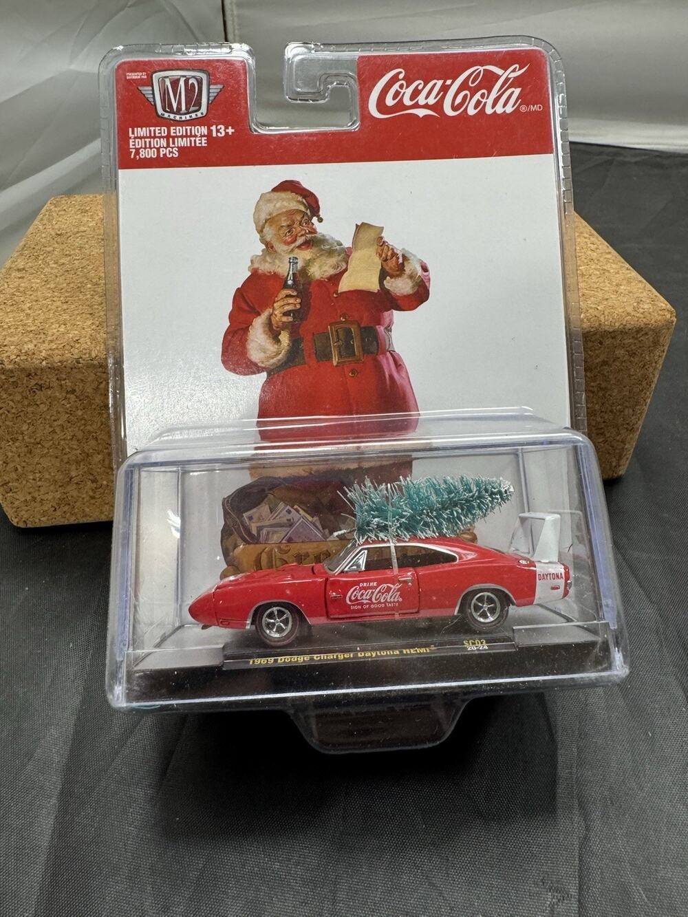 M2 Machines Coca-Cola Christmas 1969 Dodge Charger Daytona HEMI 1:64 SC03 1/7800